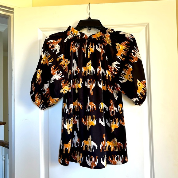 THML top w/gorgeous horse print size XS worn 1x like new. Smoke free home. - Picture 2 of 4